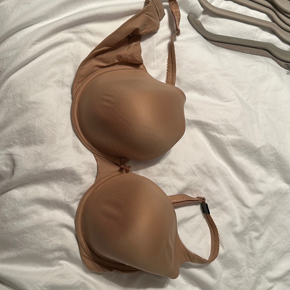 Victoria's Secret 36DDD. New with tag